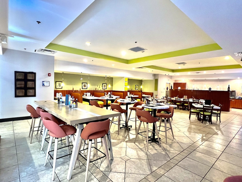 Holiday Inn Toledo-Maumee(I-80/90) 39/58