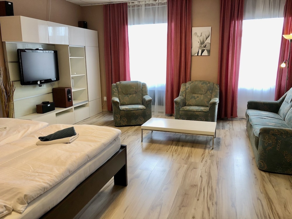 1 BEDROOM, CLASSIC, STUDIO