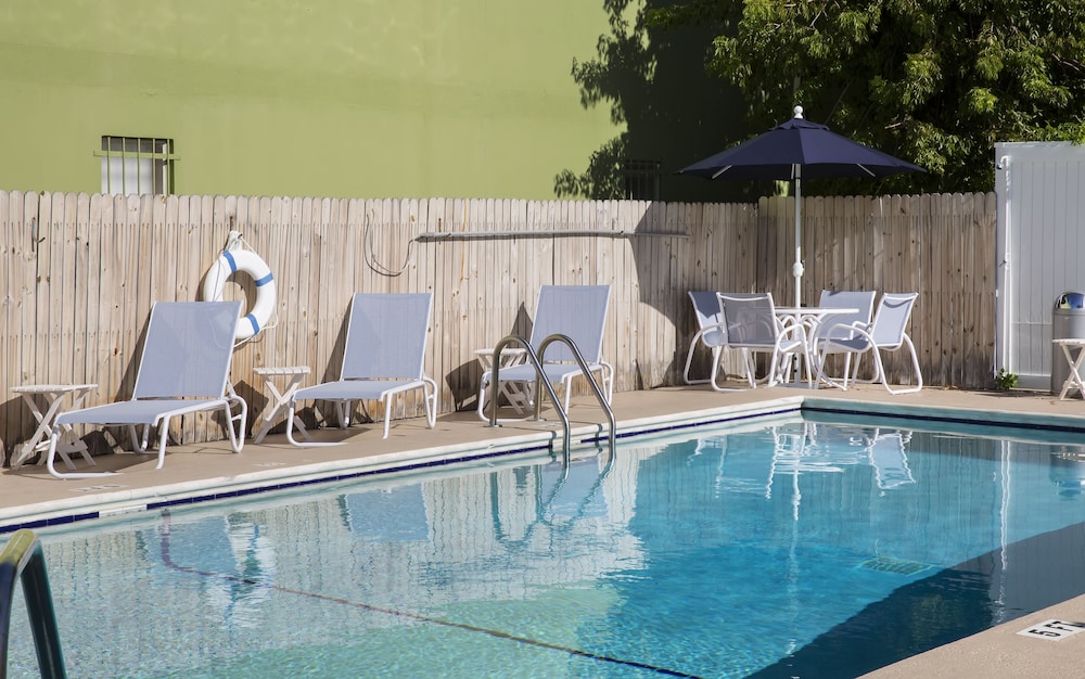 Southwinds Motel 8/45