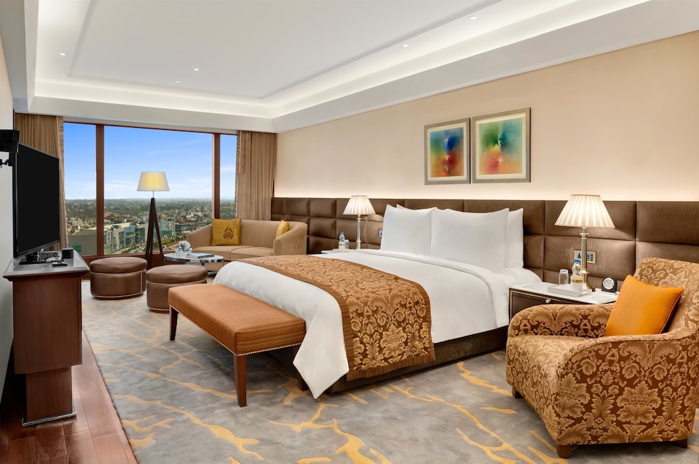 The Leela Ambience Convention Hotel Delhi 6/63
