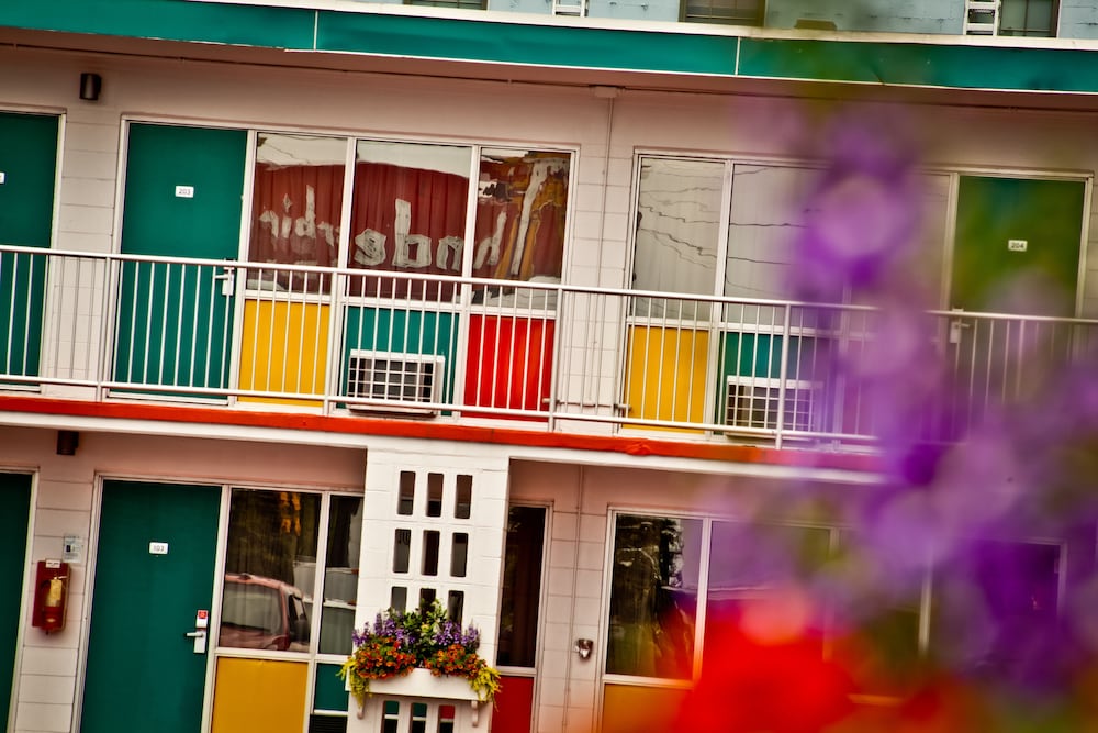 Thunderbird Inn 4/56