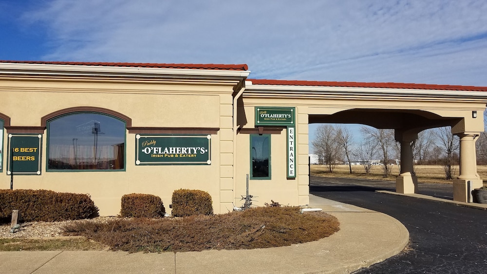 Comfort Inn and Suites At I-74 And 155 29/33