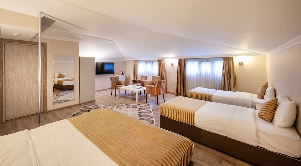Orya Hotel 35/63