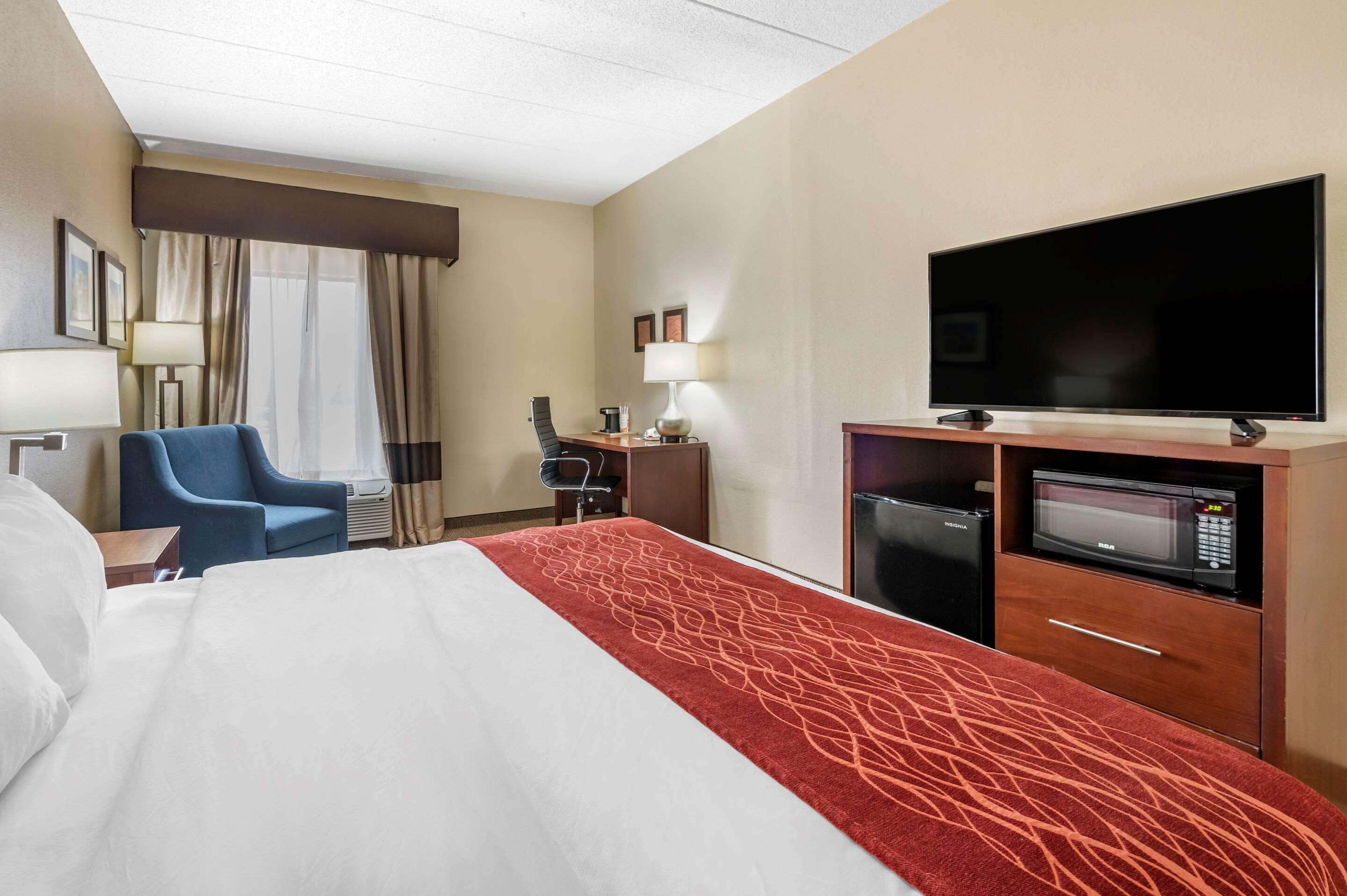 ROOM, KING BED