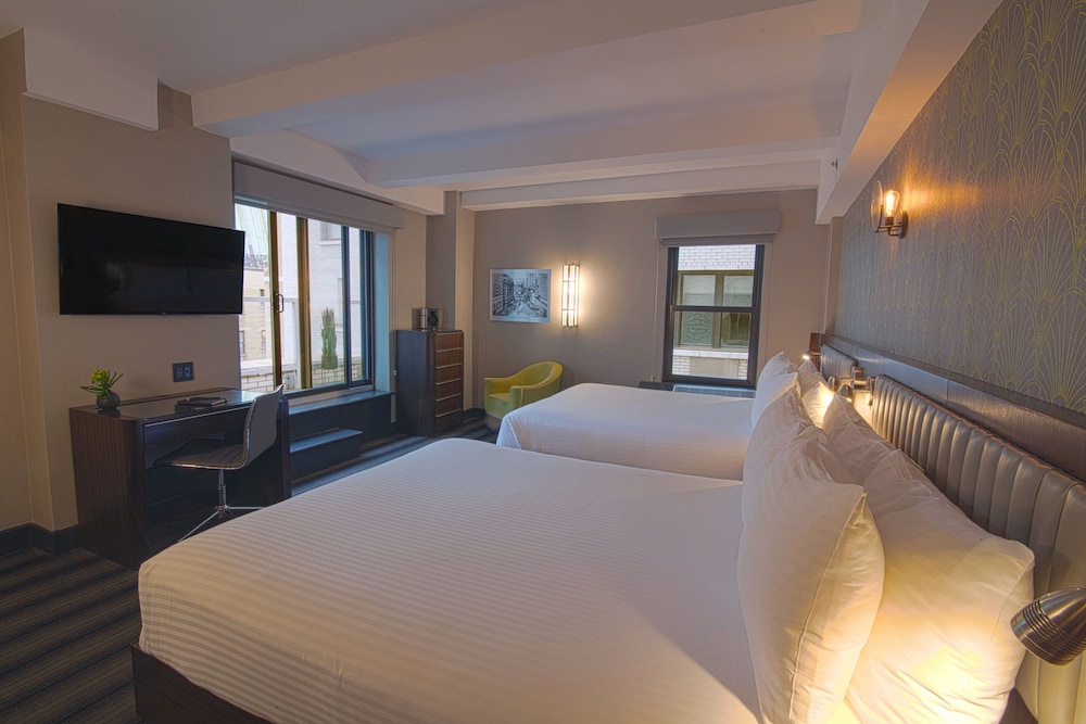 SIGNATURE, SUITE, 2 QUEEN BEDS, TERRACE