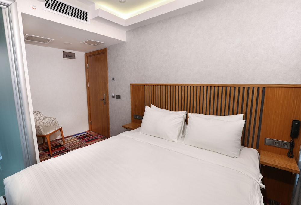 Discovery Hotel 42/69