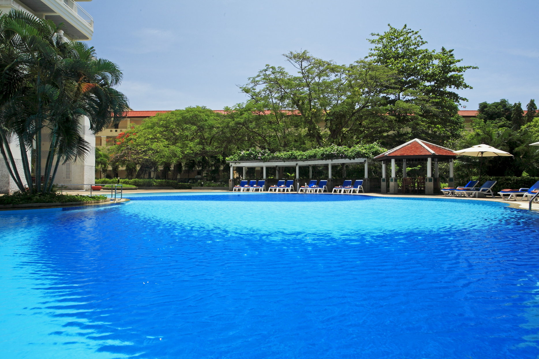 Waterfront Suites Phuket by Centara 75/76