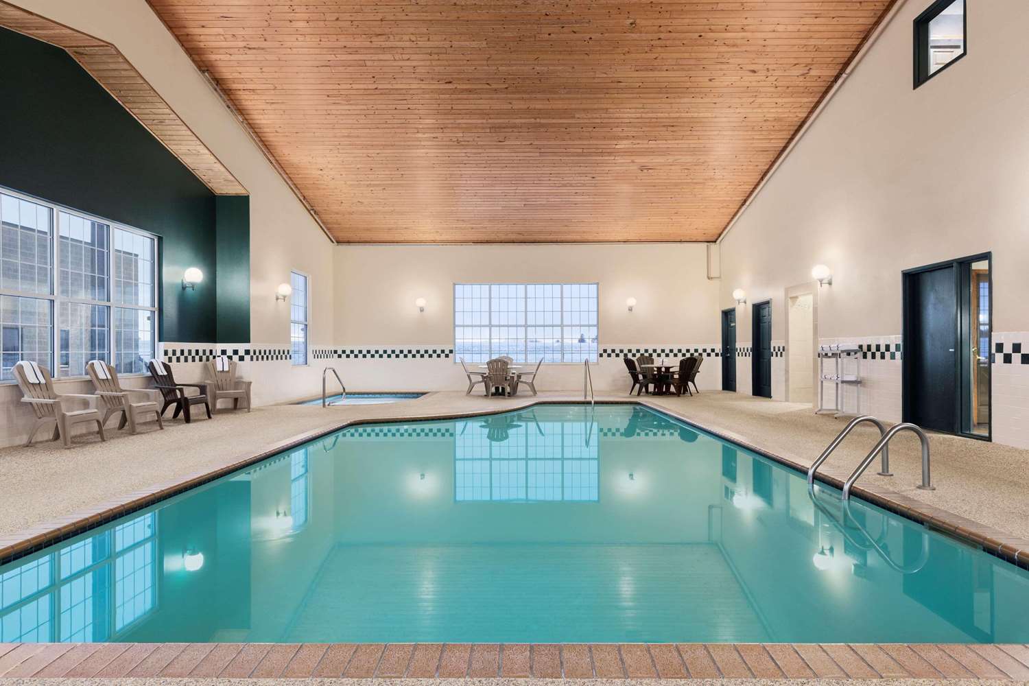 Country Inn & Suites by Radisson, Little Falls, MN 11/14