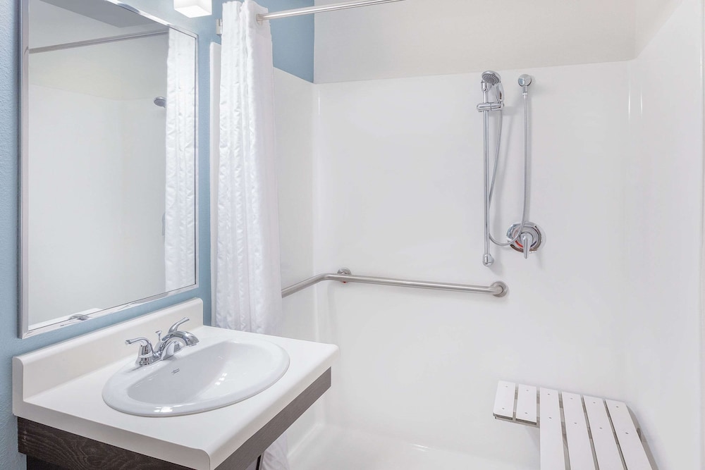 WoodSpring Suites Las Colinas - Northwest Dallas 22/24