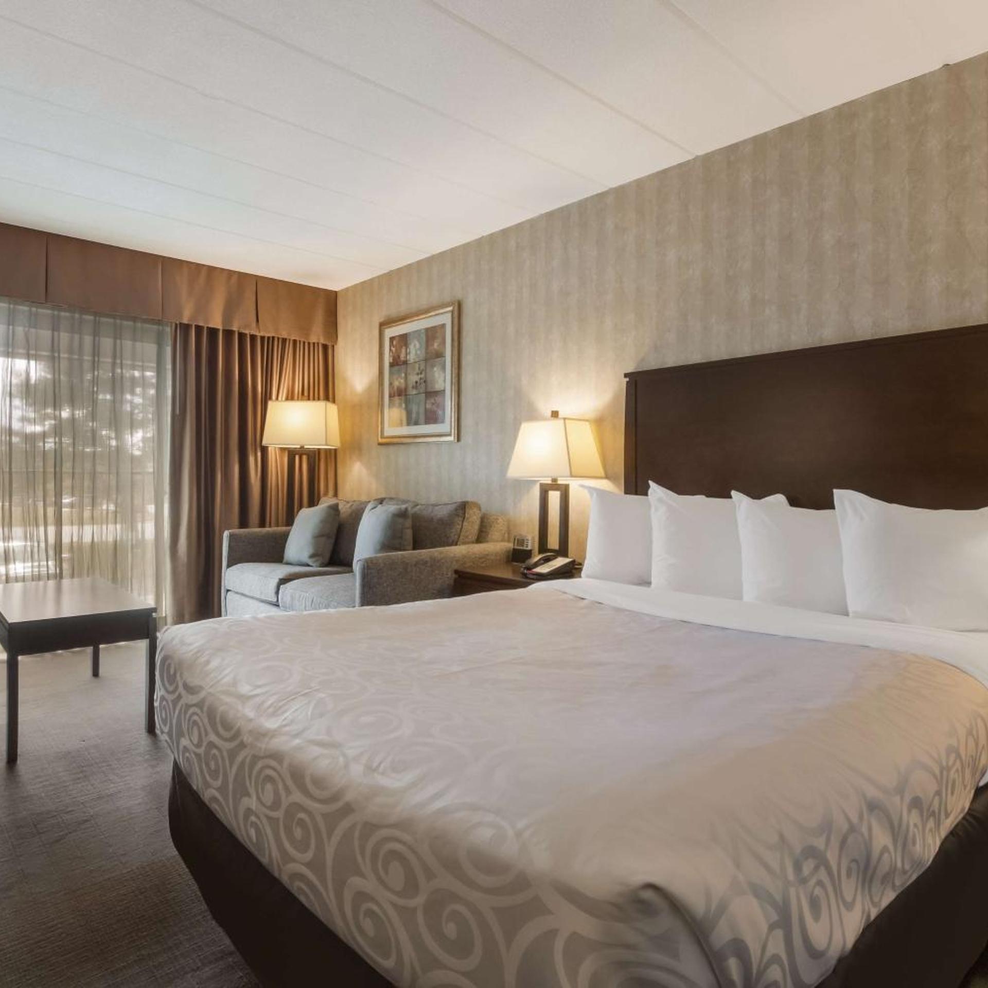 Standard, Queen Bed