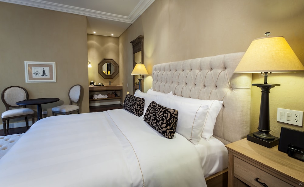 Bastion Luxury Hotel 17/75