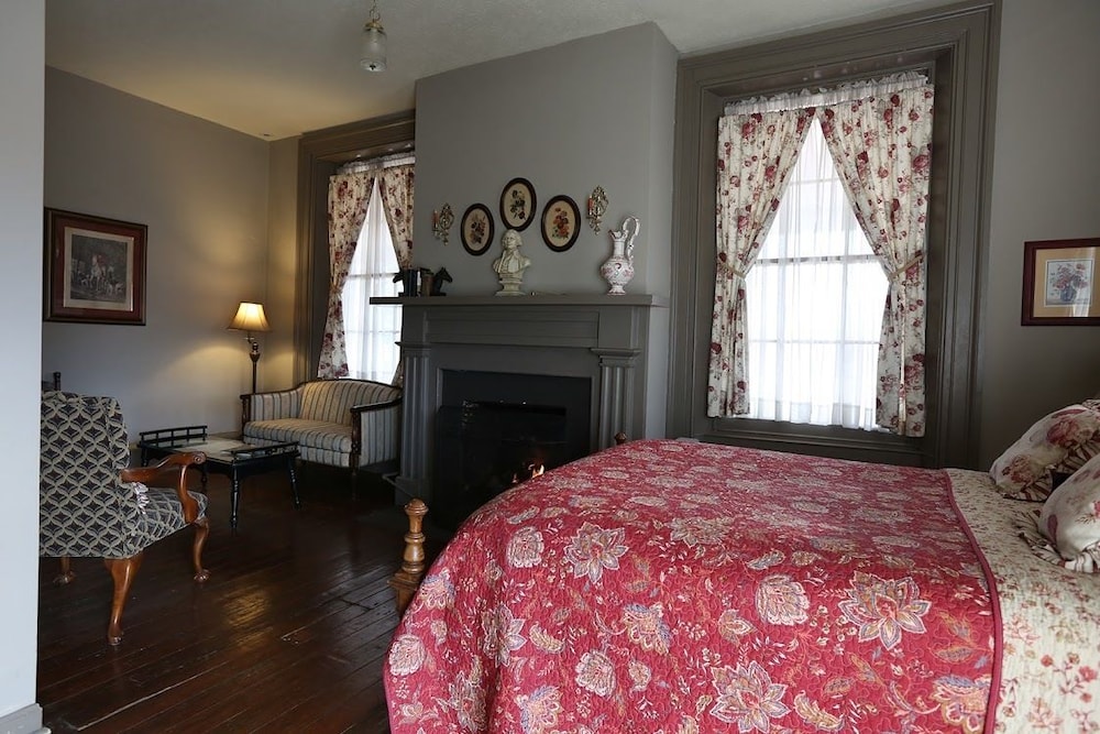 Lafayette Inn 16/66