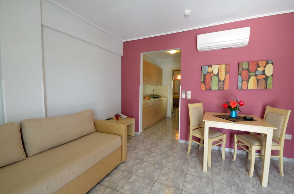 Emporios Bay Hotel 46/64