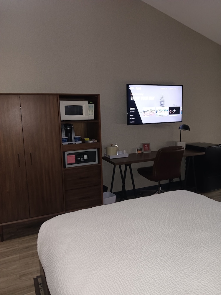 Room at FOUR POINTS BY SHERATON DALLAS ARLINGTON ENTERTAINMENT DISTRICT, ARLINGTON - TX