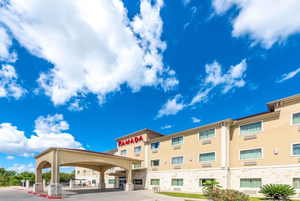 Ramada By Wyndham College Station 1/55
