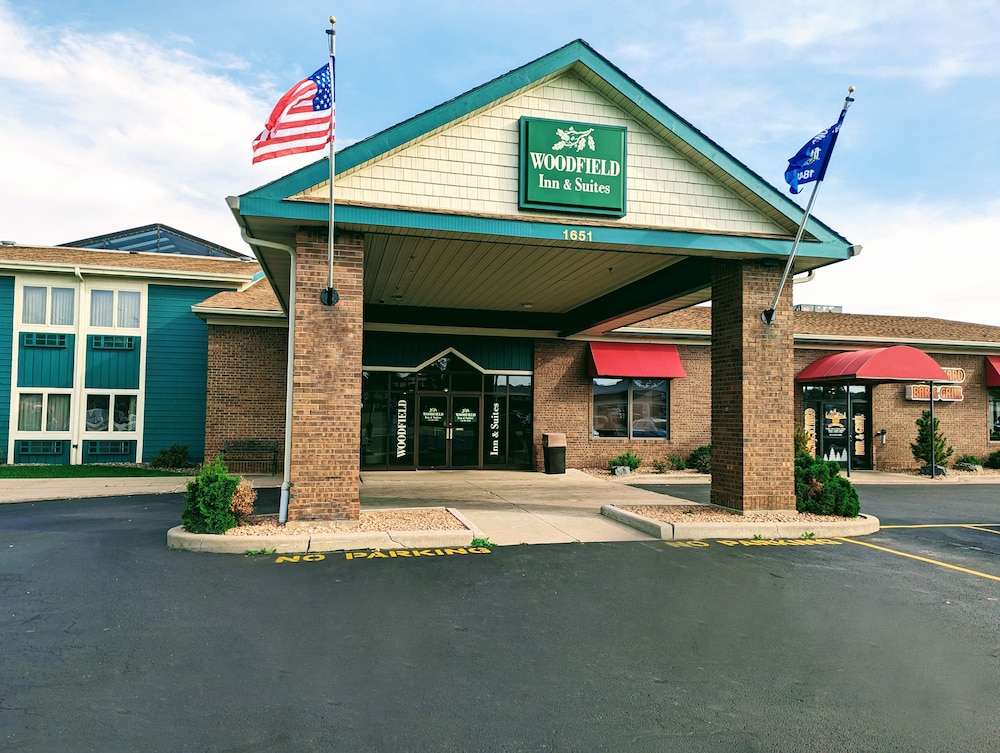 Woodfield Inn and Suites 2/60