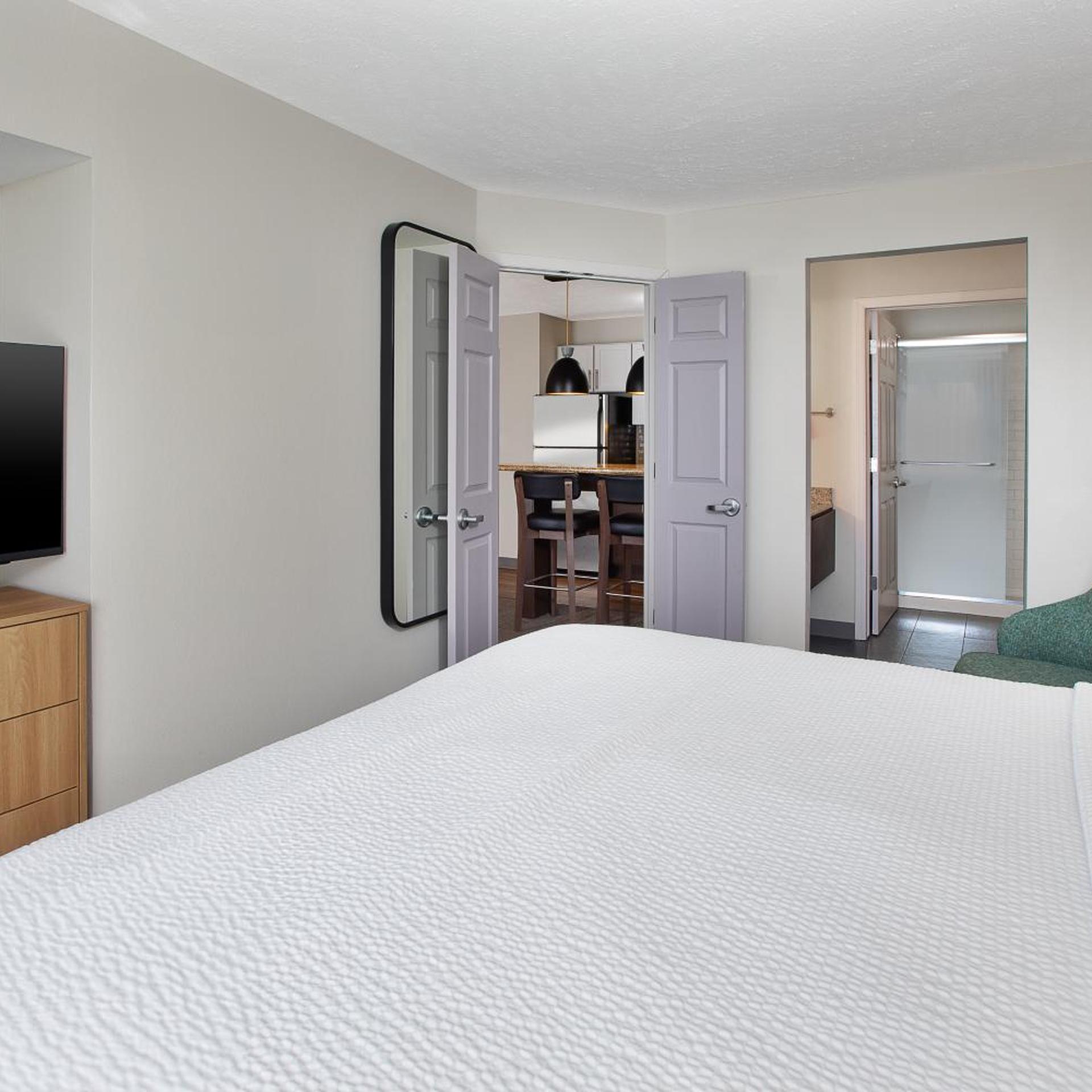 1 Bedroom, Suite, King Bed, Sofa