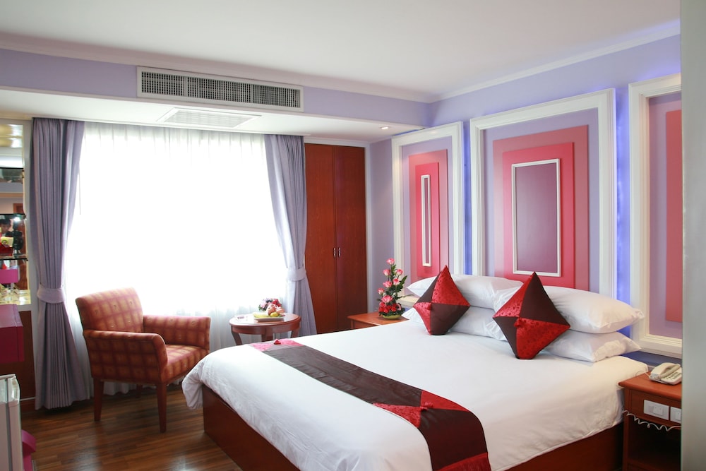 Cool, Studio, Twin Beds