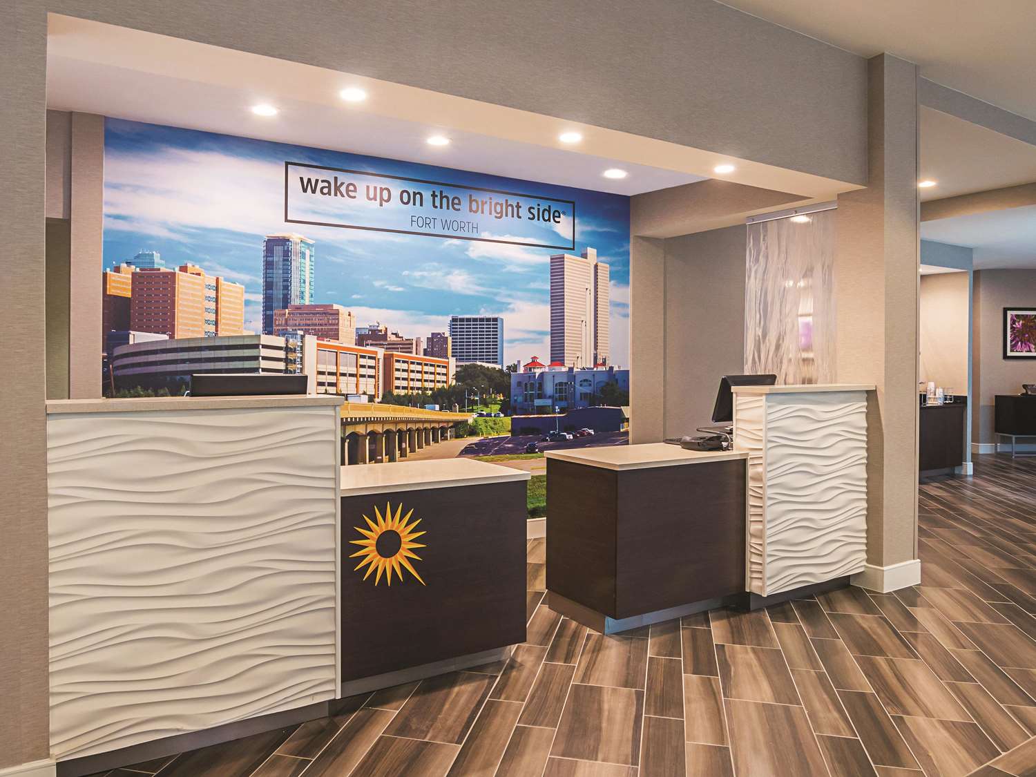 La Quinta Inn & Suites by Wyndham Fort Worth City View 7/48