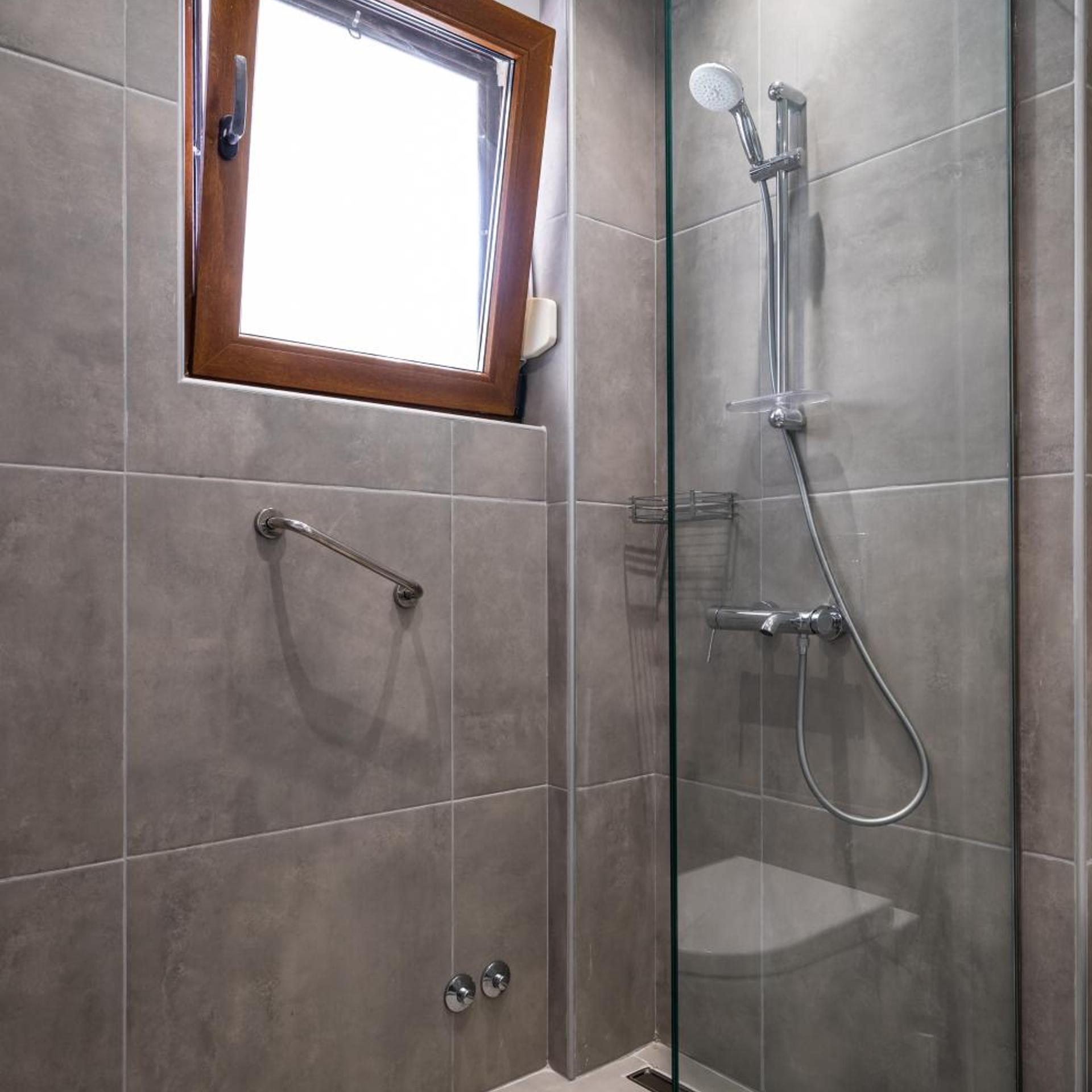 Karavos Apartments 56/57