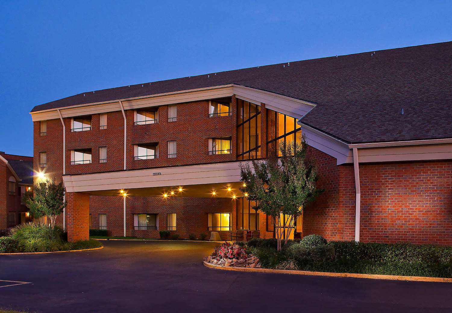 Sonesta Simply Suites Memphis East Poplar Pike 2/19