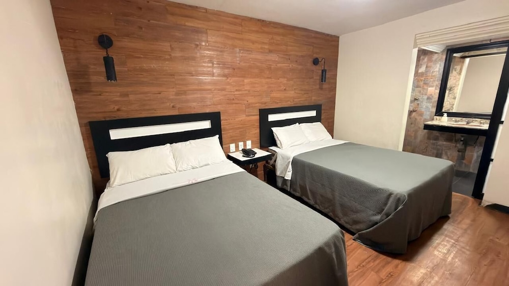 STANDARD, 2 QUEEN BEDS