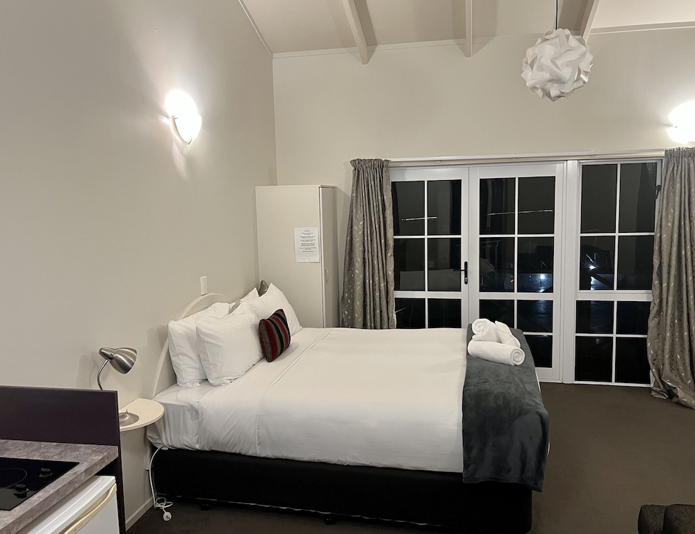 Anchor Lodge Resort 33/73