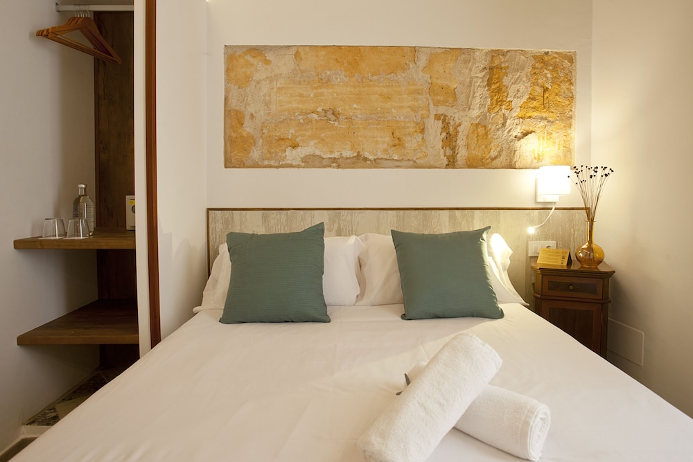 CASAL DE PETRA ROOMS & POOL 12/50