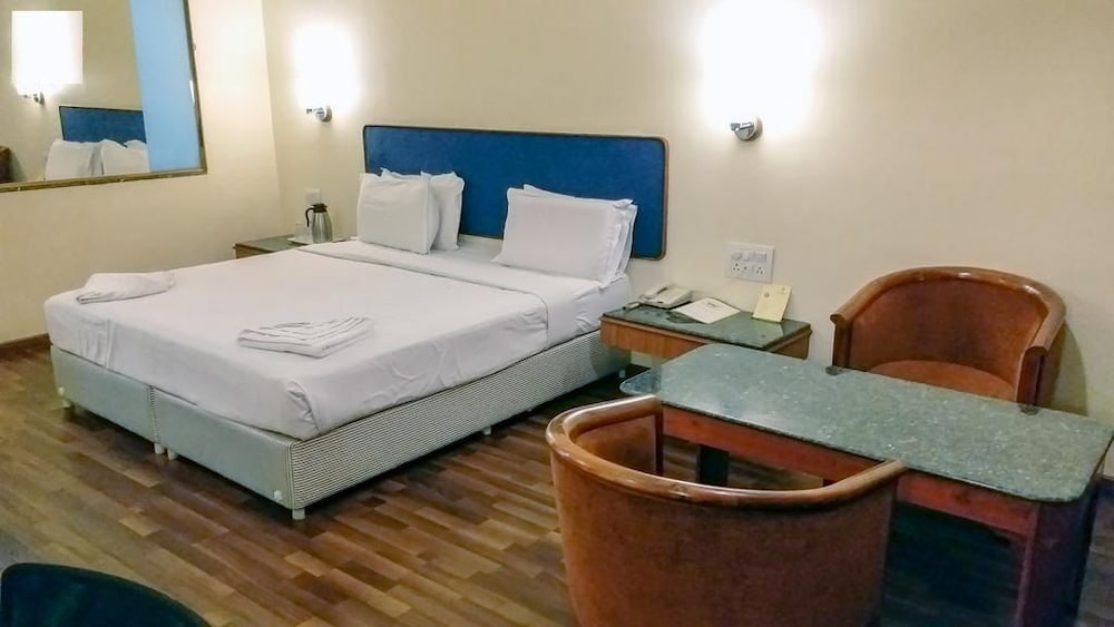 WOODLANDS HOTEL 25/50