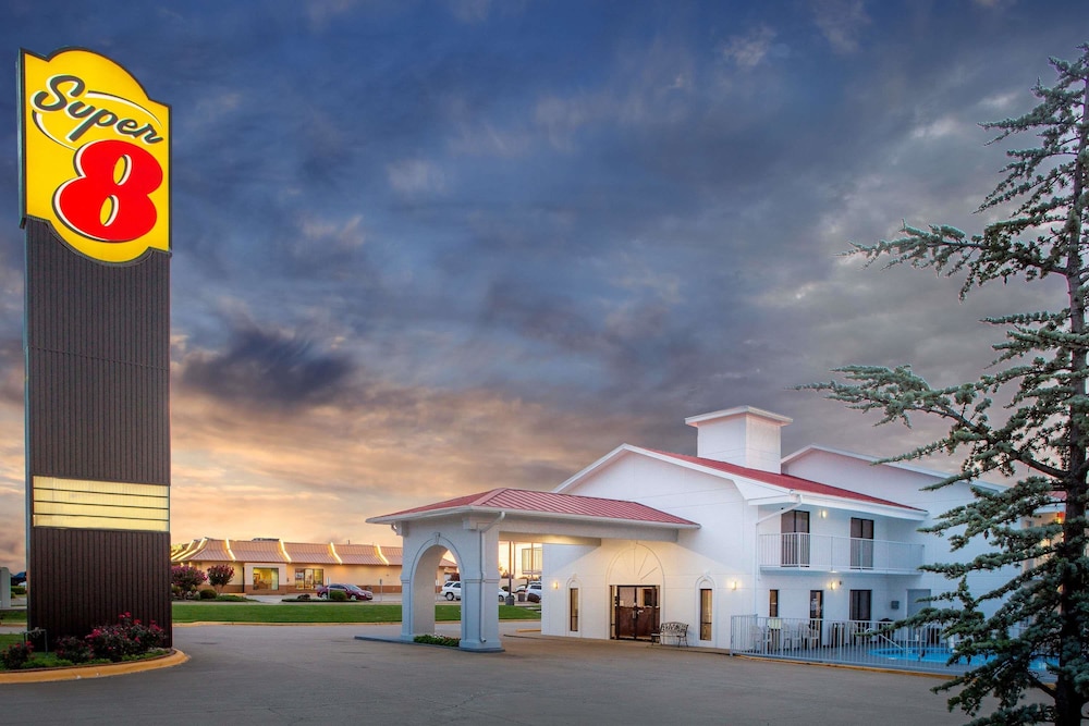 Super 8 by Wyndham Springdale AR 5/30
