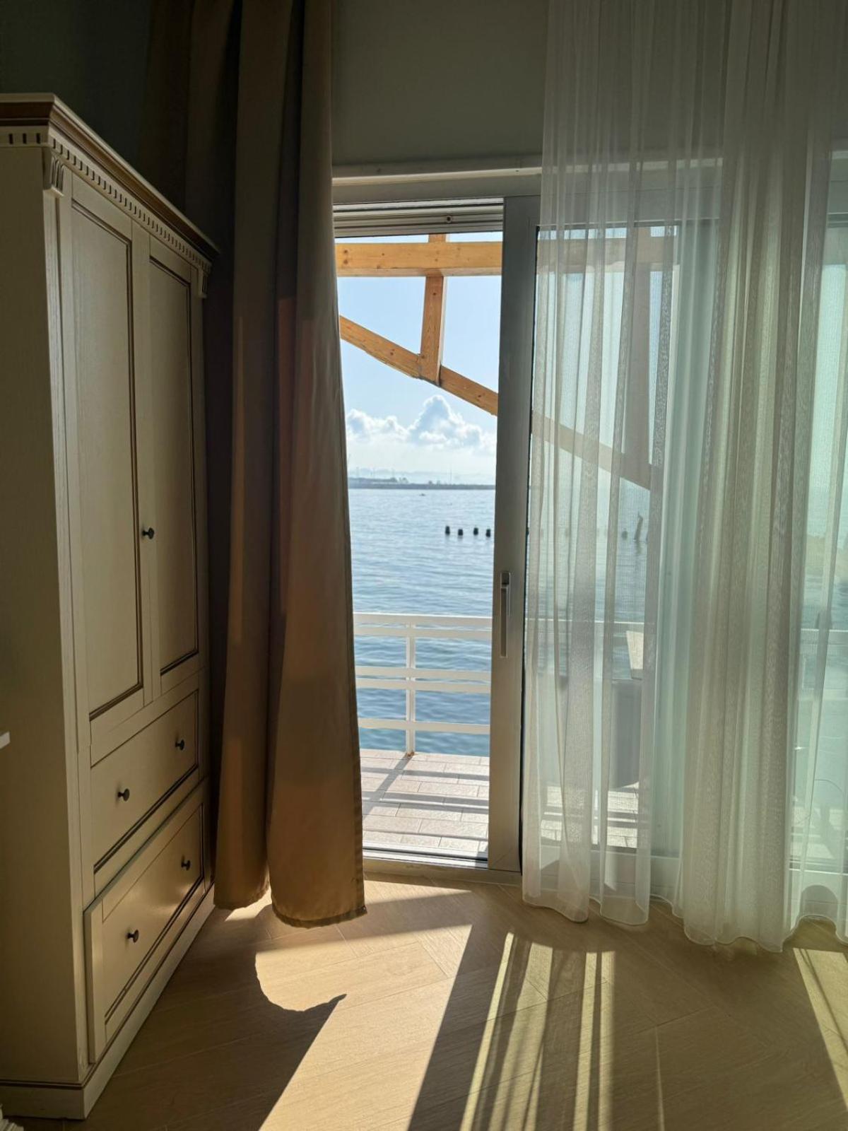 Ventus Harbor Hotel 10/26