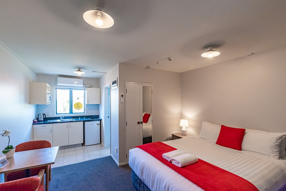 Riccarton Mall Motel 8/50