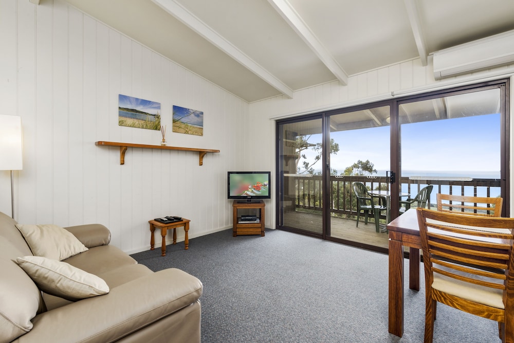 BEACON POINT OCEAN VIEW VILLAS 44/70
