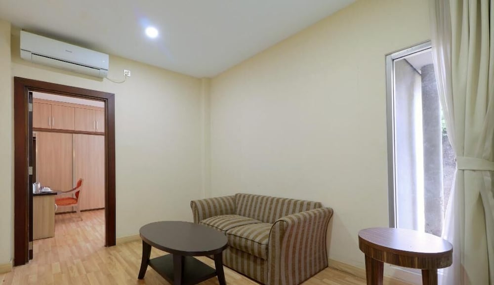 Mutiara Suites 40/60