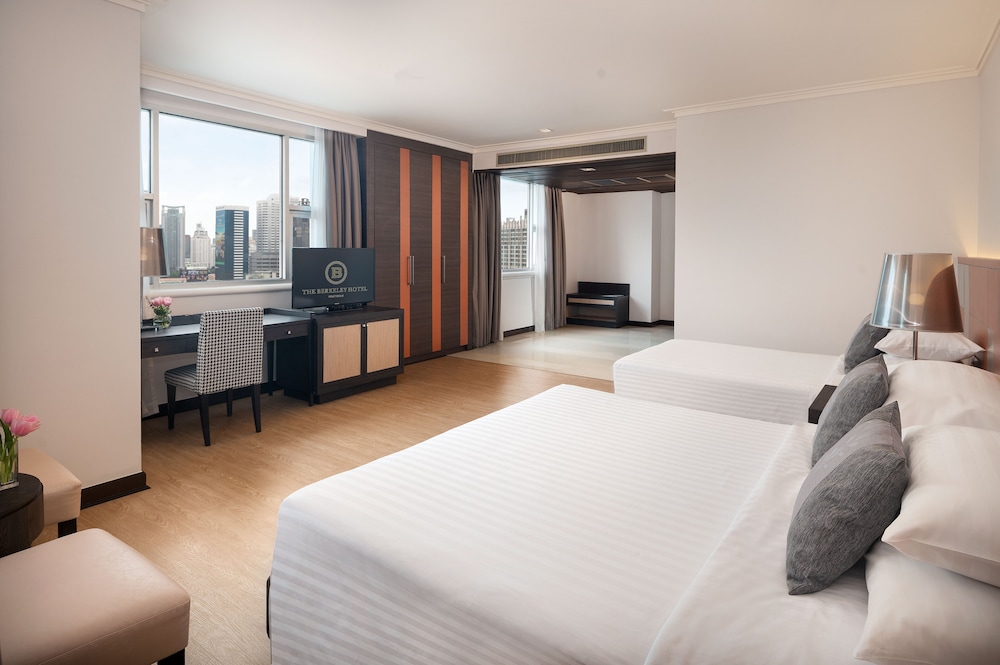 Premier Family Room North Tower
