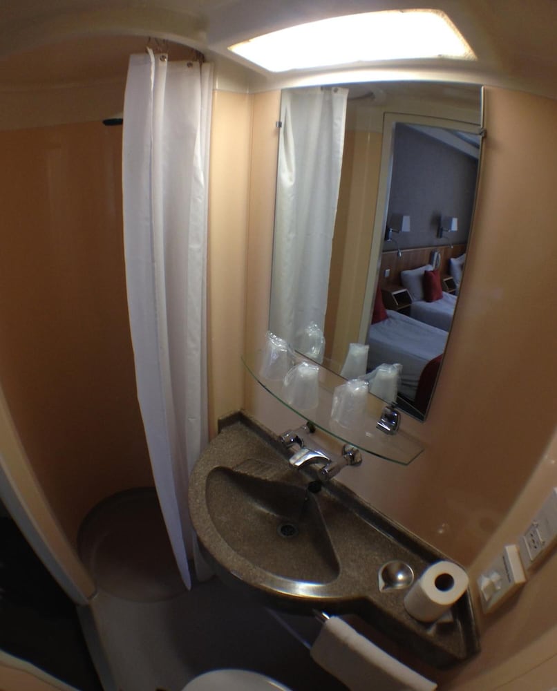 Columbus Hotel 25/32