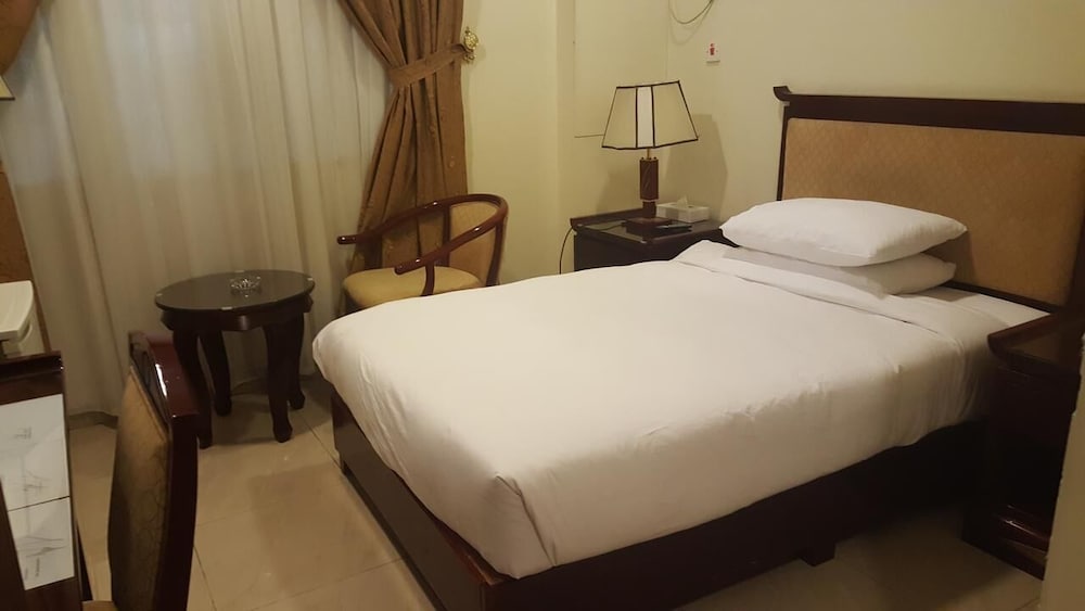 Al Muntazah Plaza Hotel 3/24