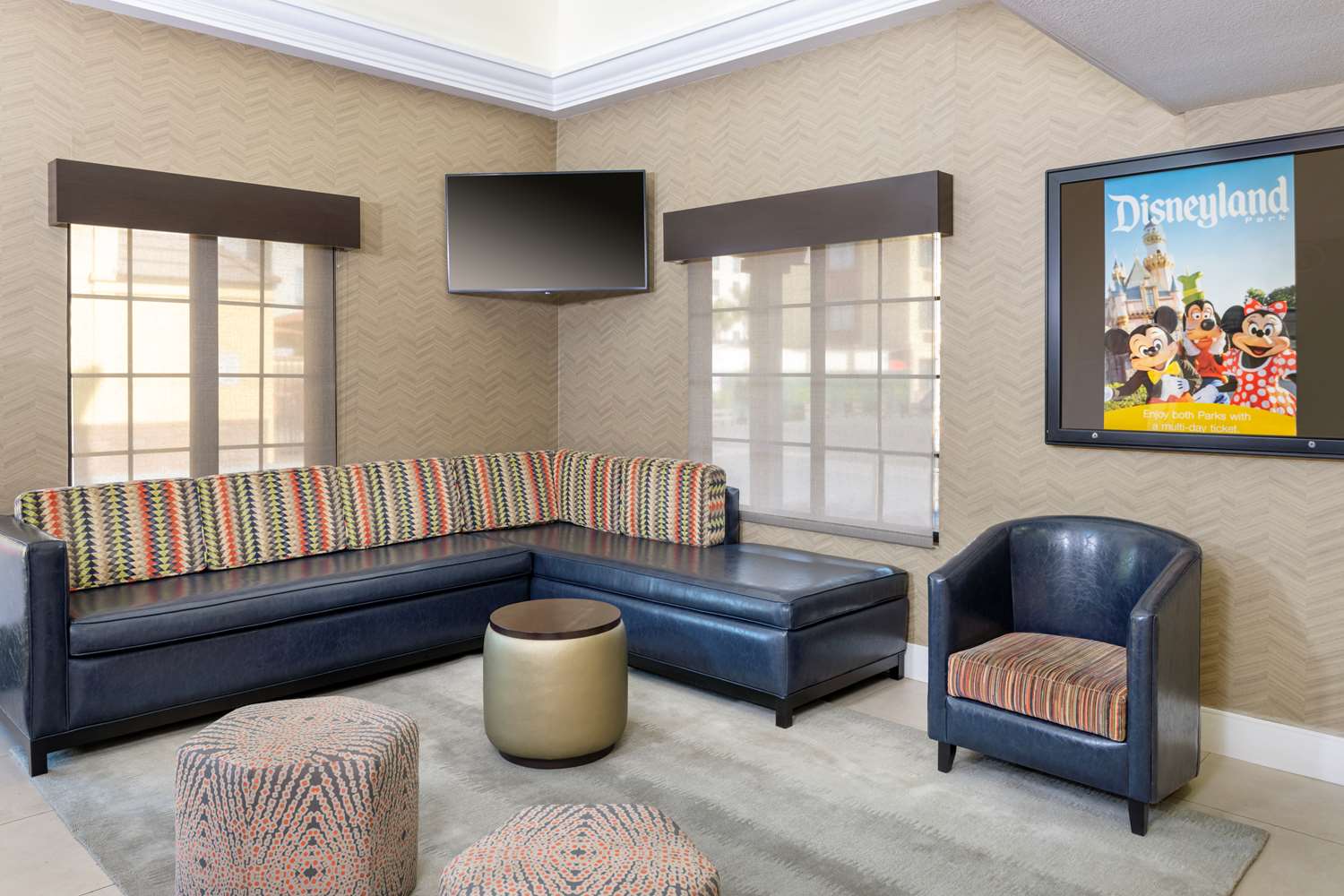 Best Western Plus Raffles Inn & Suites 22/34