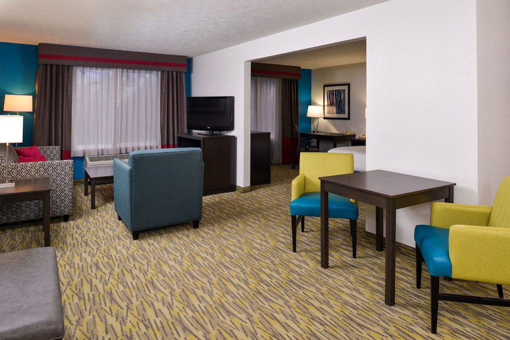 Holiday Inn Express Hotel And Suites Omaha West 35/46