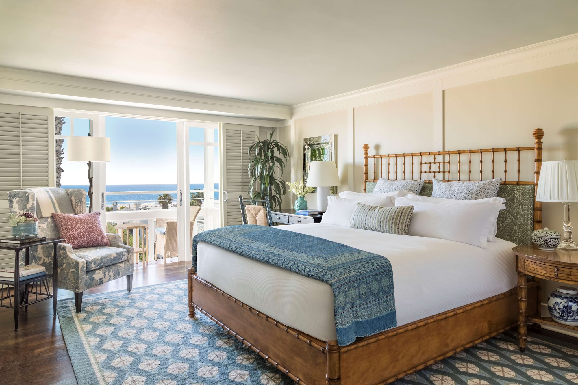 ROOM, KING BED, PARTIAL OCEAN VIEW