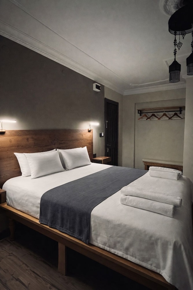 Bella Hotel 16/50