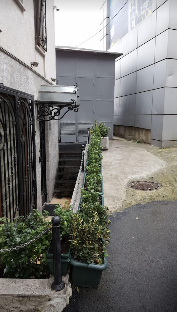 Galatolia Suites 44/50