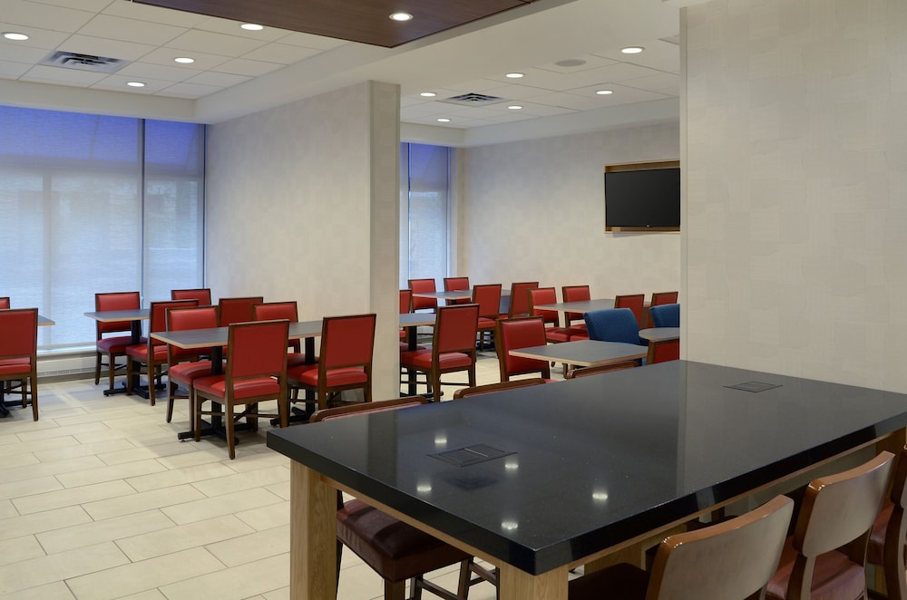 Holiday Inn Express Toronto Downtown 57/76