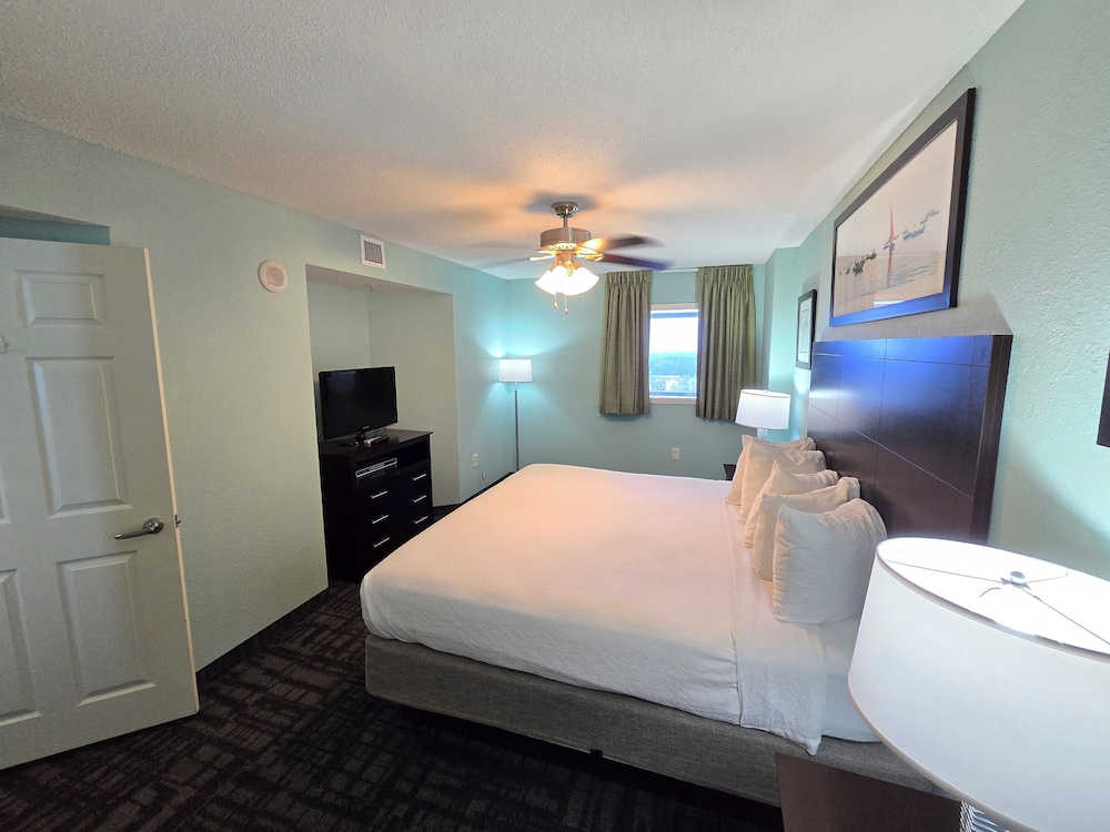 1 BEDROOM, CONDO, CLASSIC, KING BED, MURPHY BED, OCEAN FRONT, KITCHEN