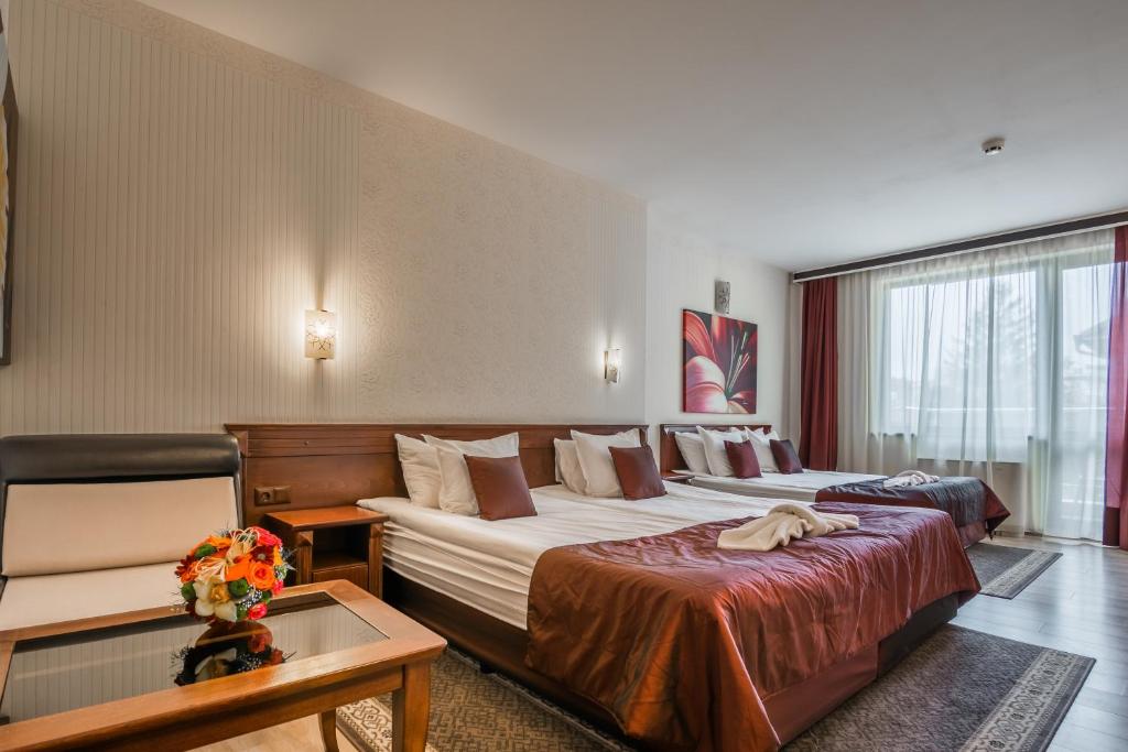 GRAND, SUITE