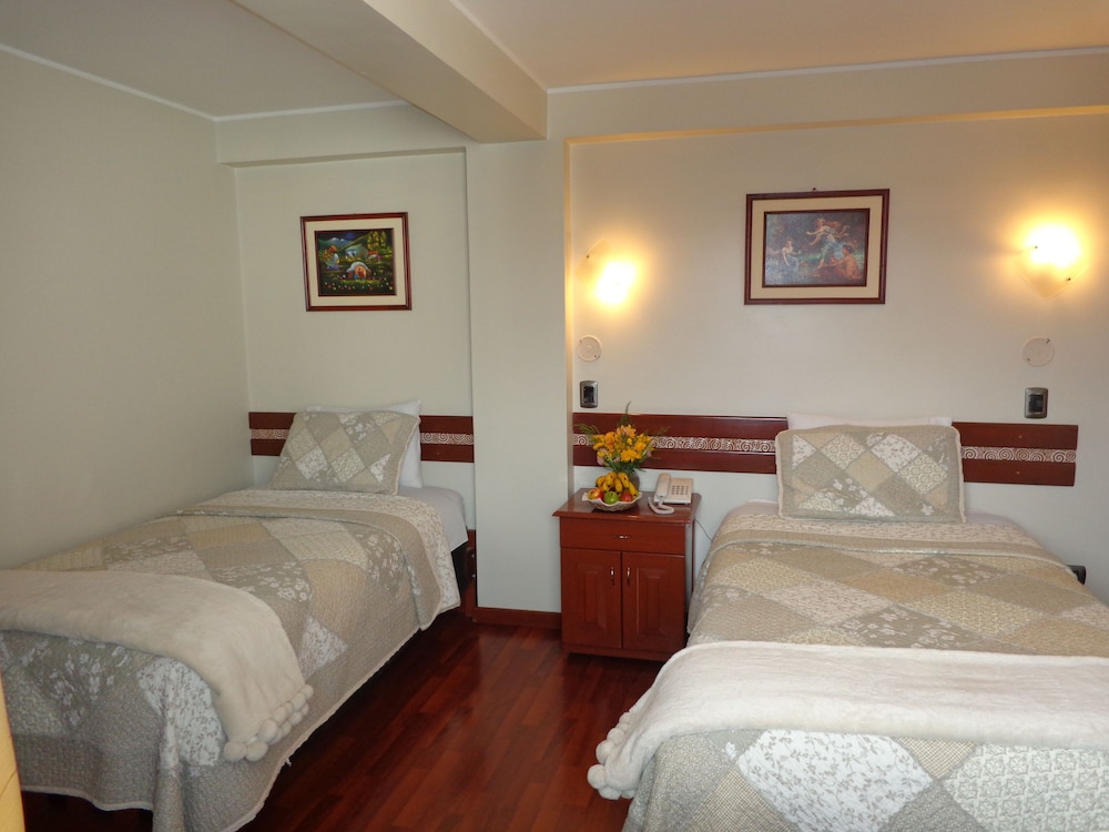 ROOM, DOUBLE BED