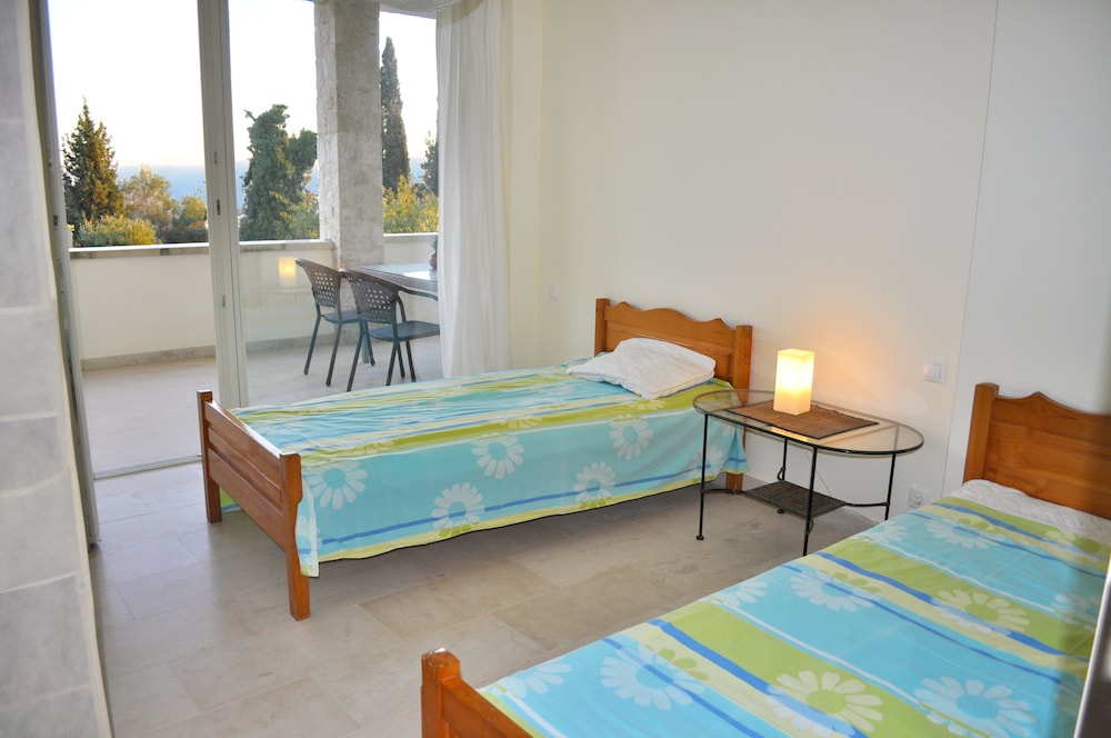 Lemoni Apartments 6/25