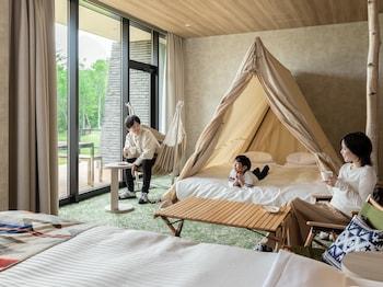 Tree House, Queen Bed
