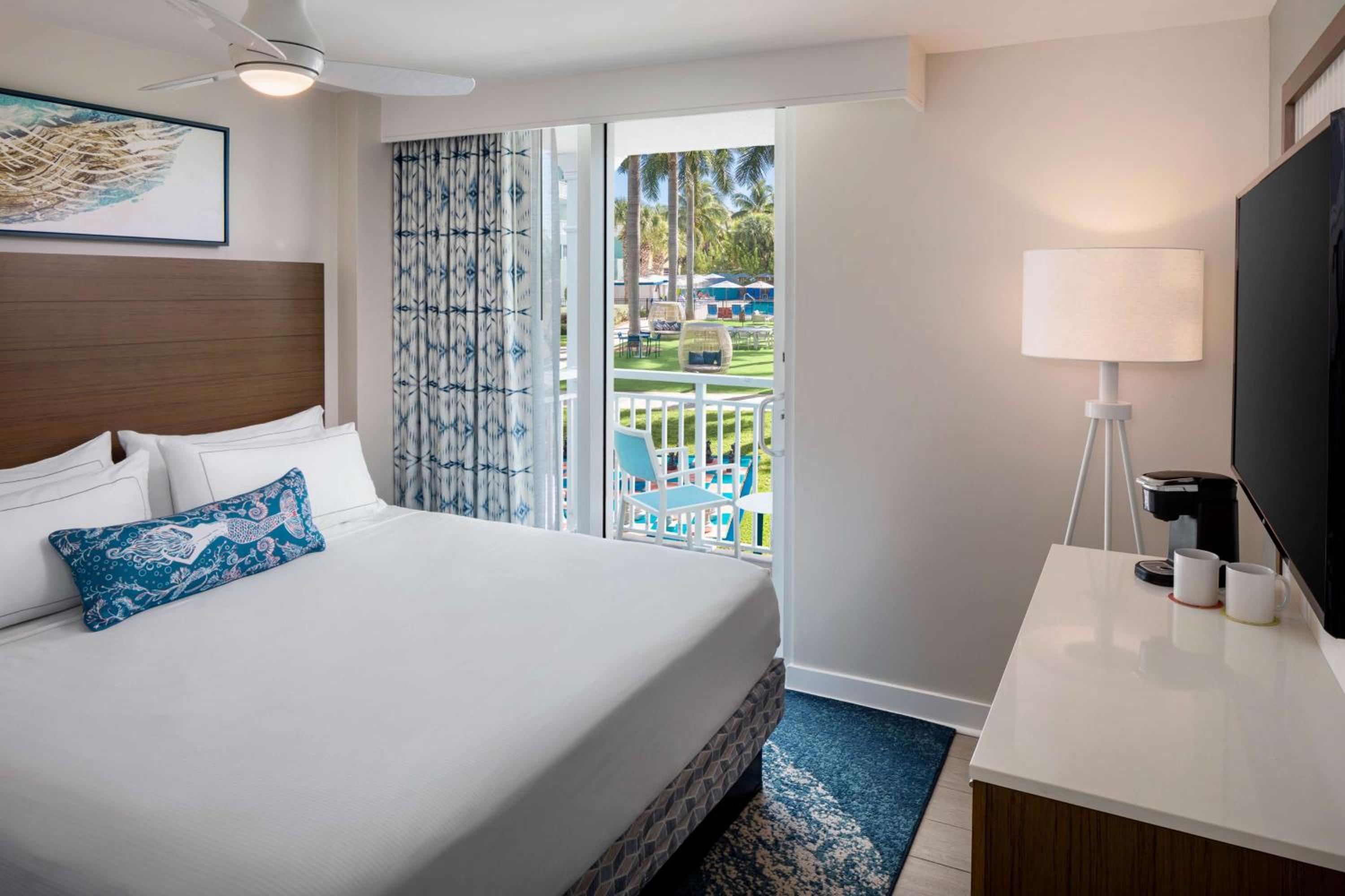 Suite, King Bed, Resort View, Sofa