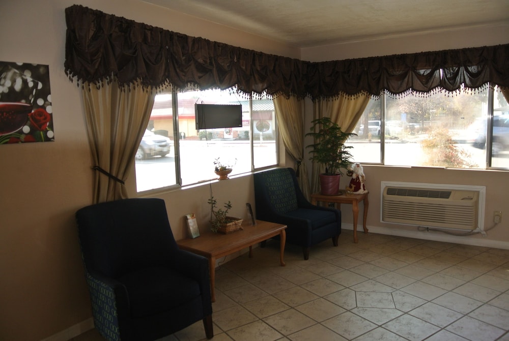 Vino Inn & Suites (ex Rancho Tee Motel) 37/63